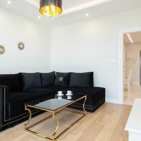 Apartments Aura Sky By Noclegi Renters Varsó Kültér fotó