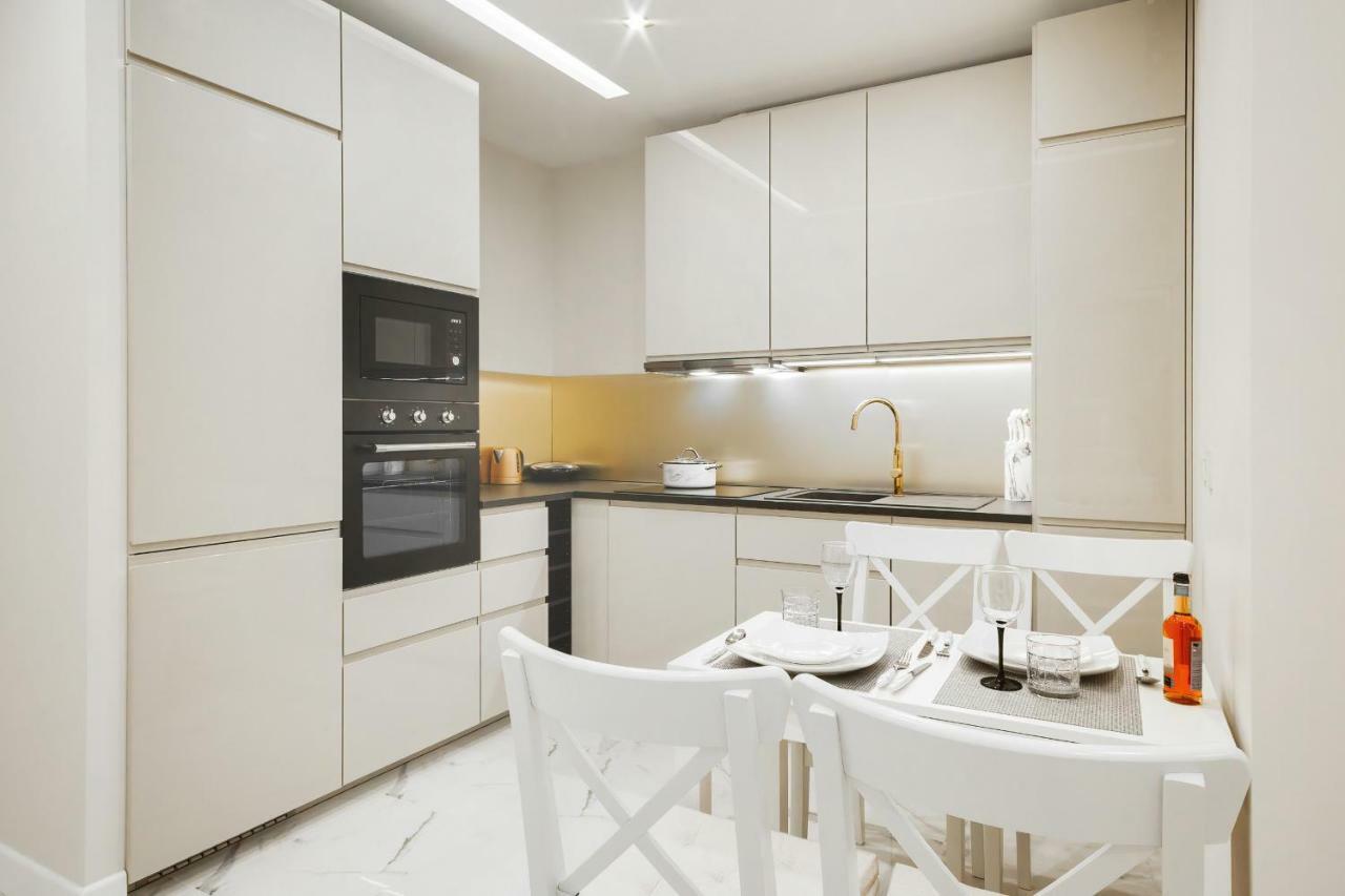 Apartments Aura Sky By Noclegi Renters Varsó Kültér fotó